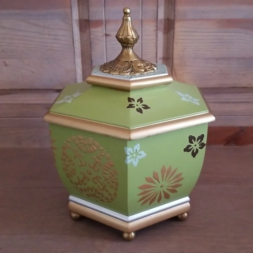 Raymond Waites for Toyo Decorative Footed Box